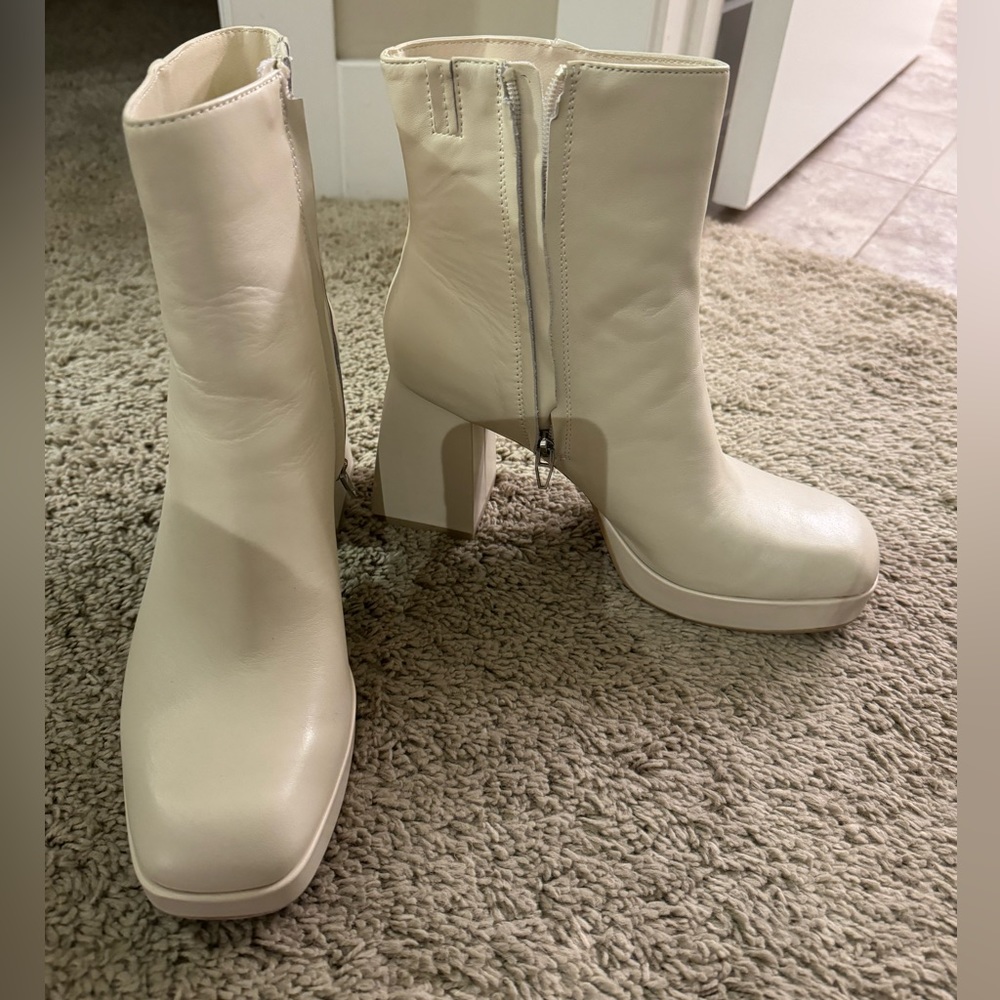 Dolce Vita Ulyses platform bootie NWT in ivory leather size 10
